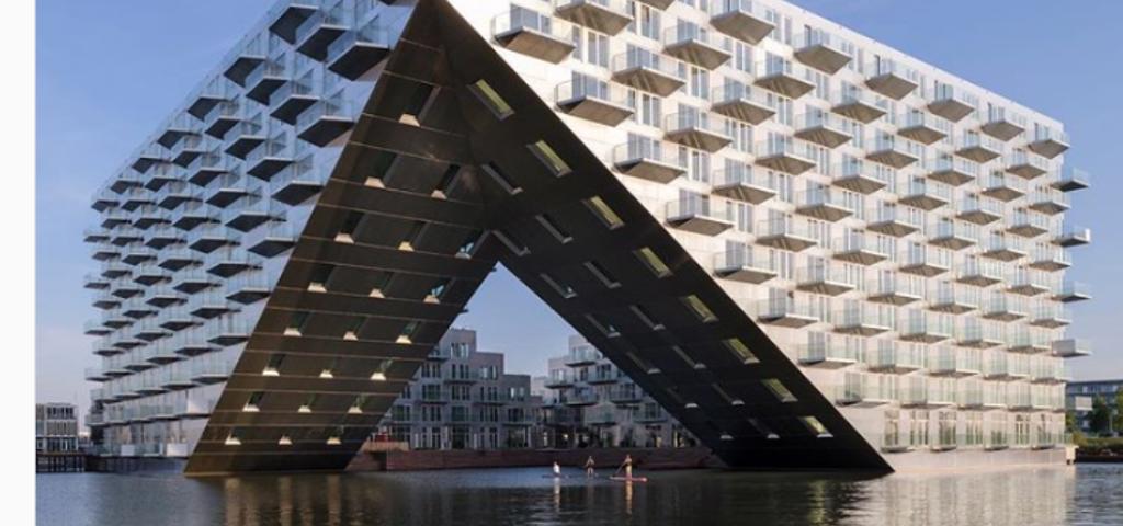 Συγκρότημα κατοικιών στο Αμστερνταμ πάνω στο νερό 
